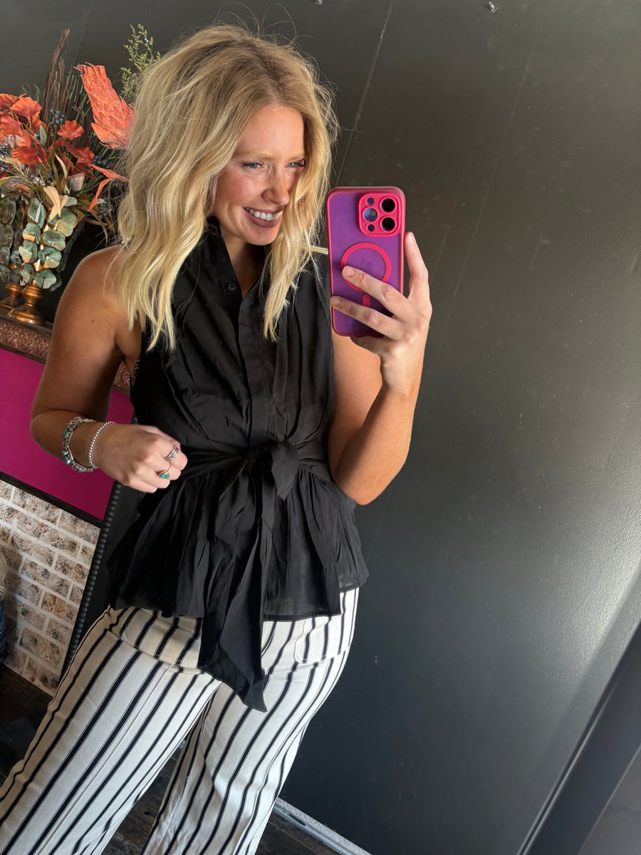 W084 Black Top w/ a Tie