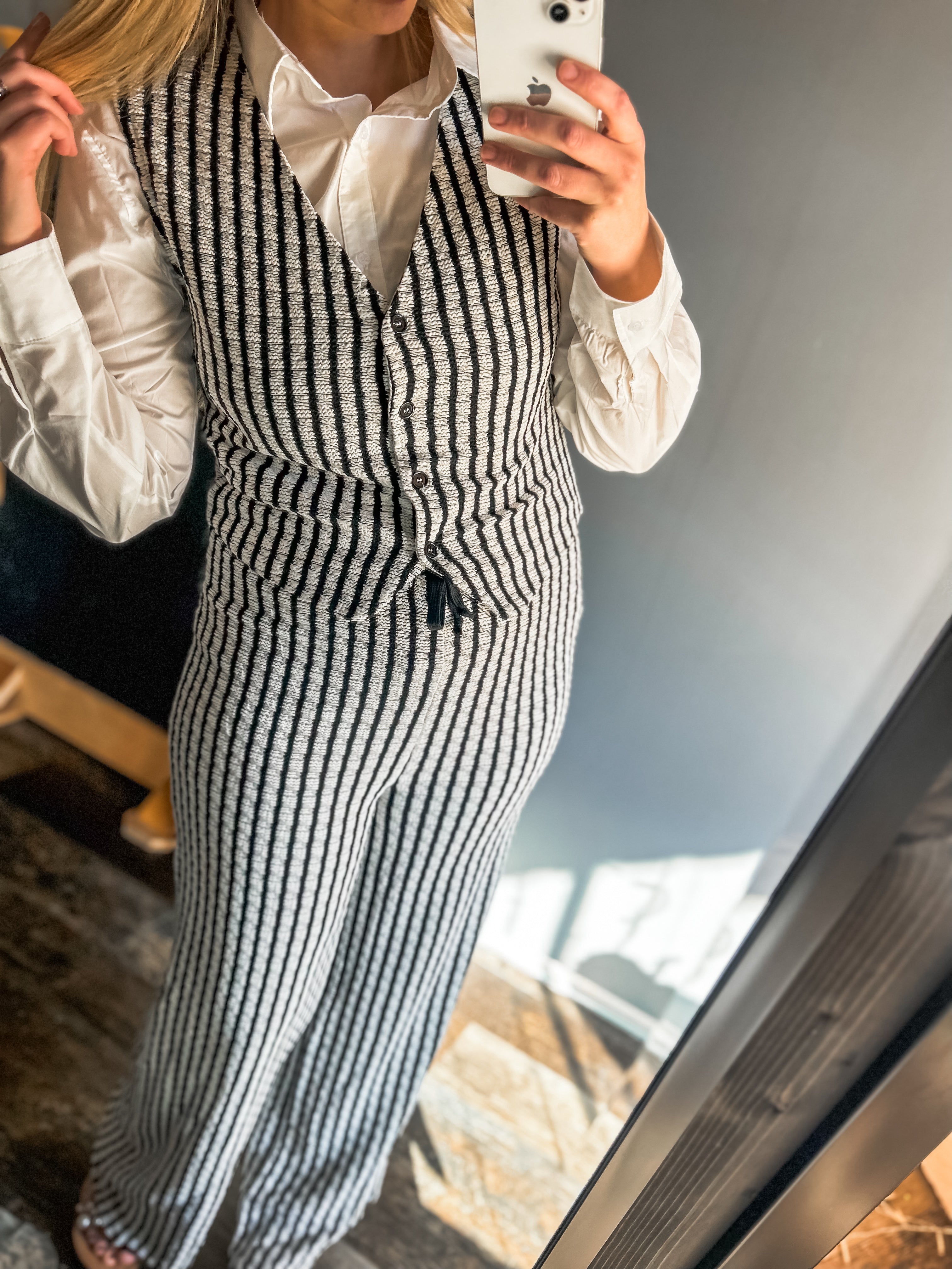 Black and white stripe set