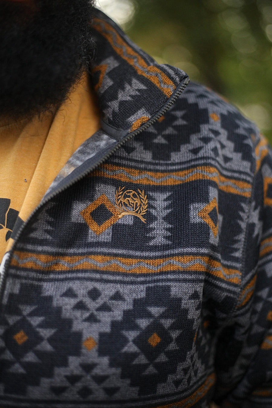 M8006 Dark patterned sweater