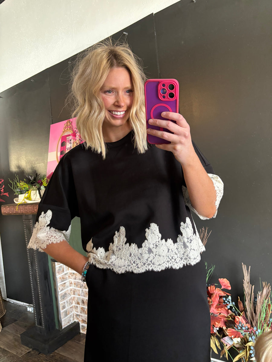 W47 Black Top W/ Lace