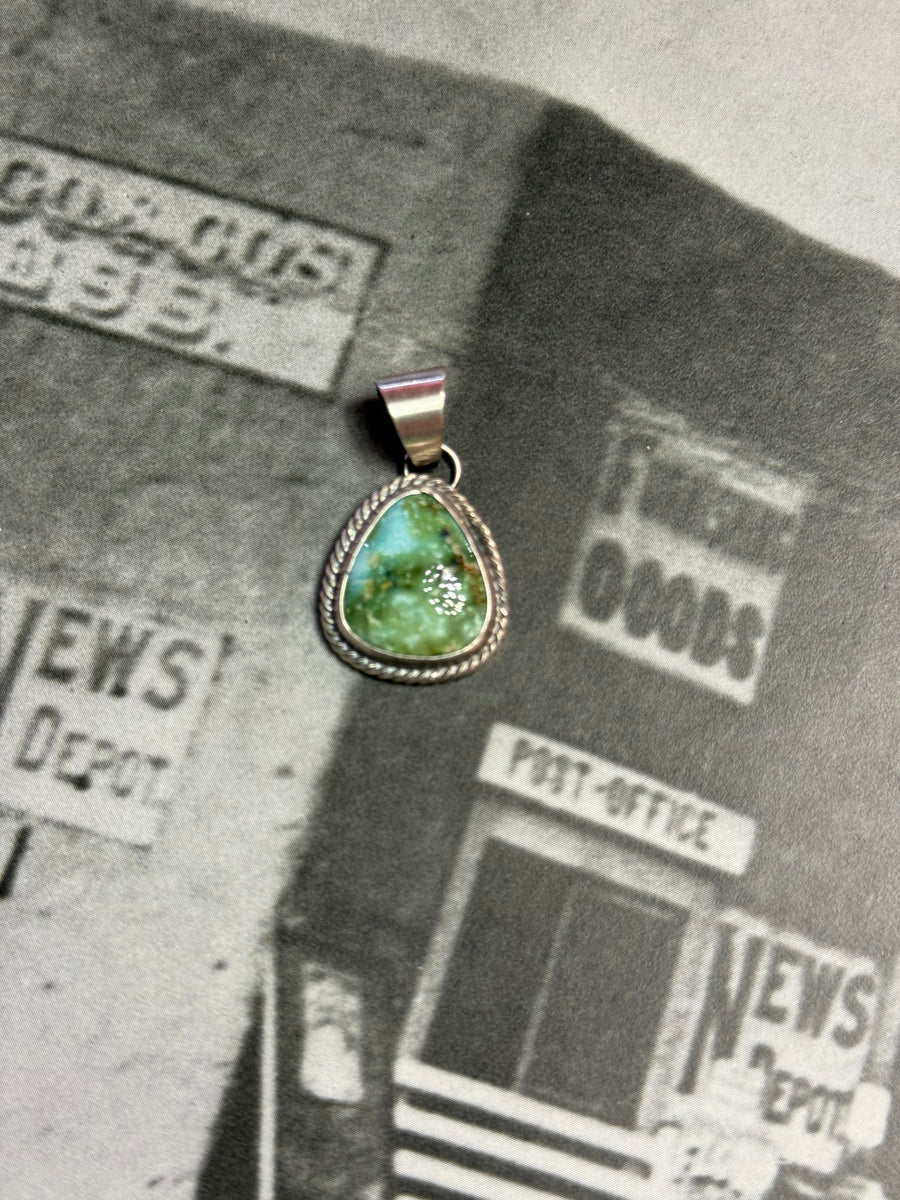 T104 Senora Pendant
