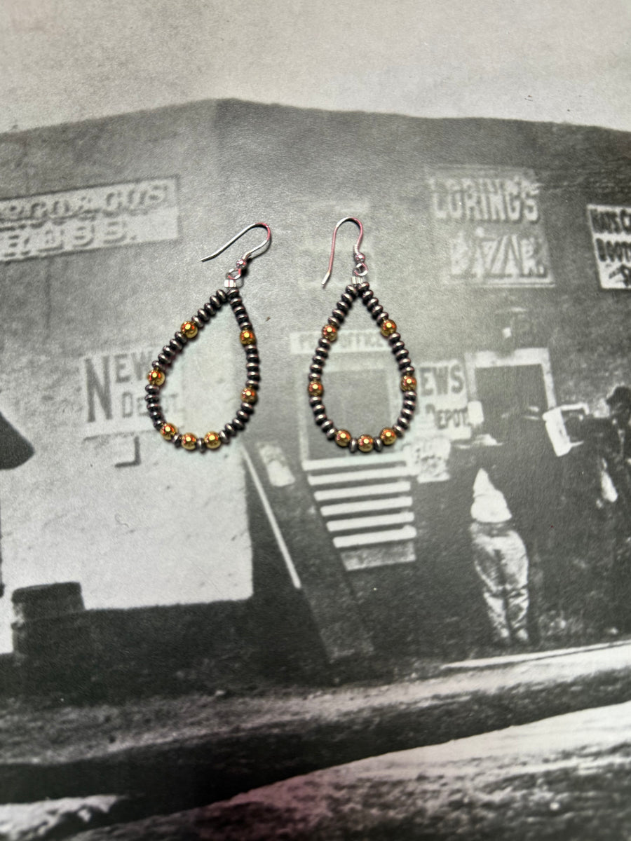 T82 Navajo Pearl & 14K Gold Teardrop  Earings